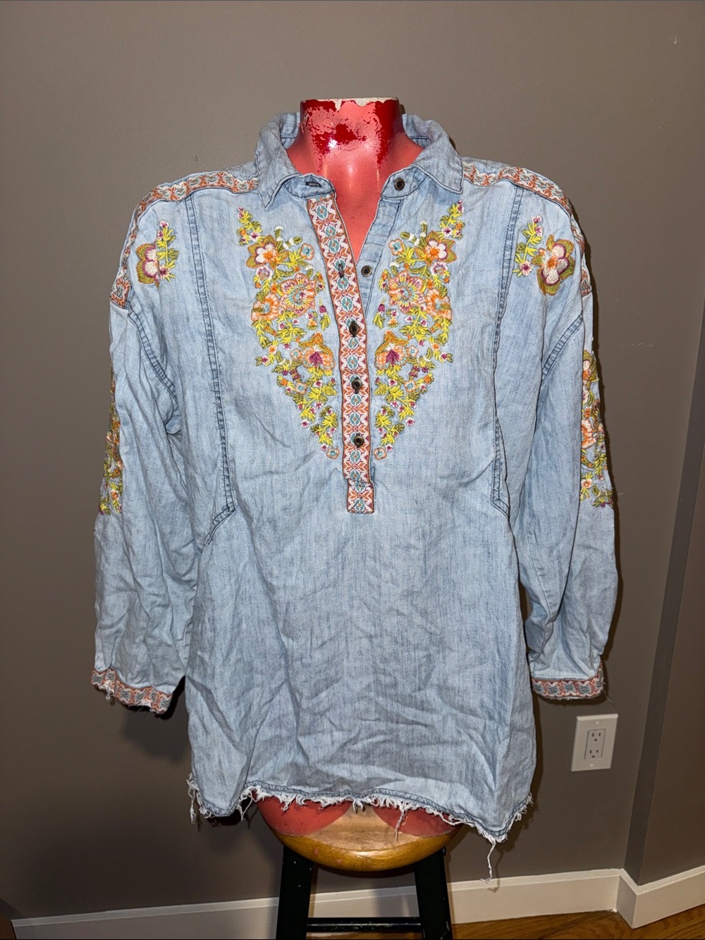 Sundance embroidered top shirt blouse